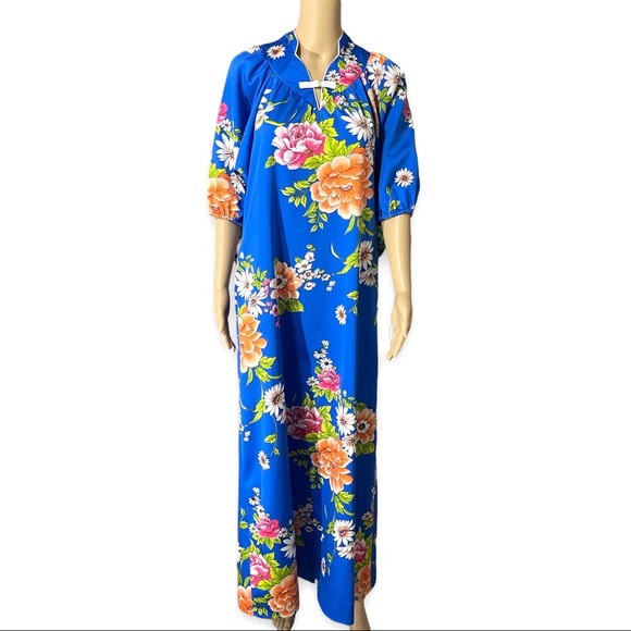 Vintage Malama Sophisticates Hawaii Caftan - Picture 2 of 9